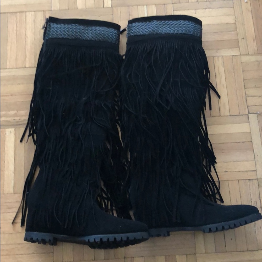 Black fringe synthetic suede boots